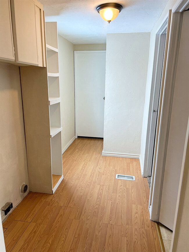 Building Photo - 358 W 170 N