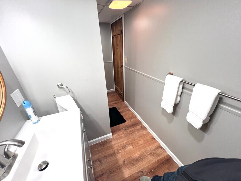 Building Photo - 215 Macktown Rd