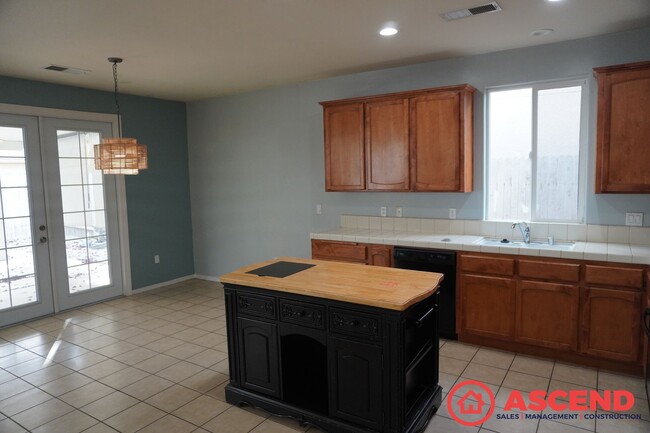 Building Photo - MOVE IN SPECIAL! $500 OFF FIRST MONTHS REN...