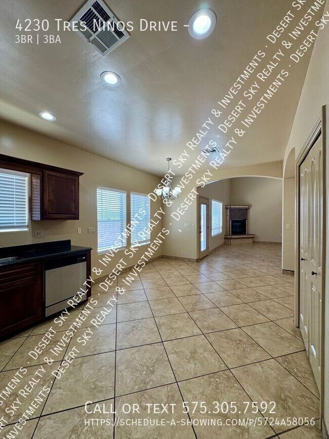 Building Photo - 4230 Tres Ninos Dr