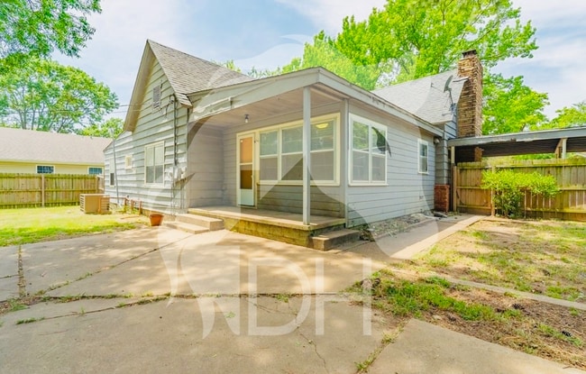 Building Photo - "Charming 3-Bedroom Oasis with 2 Full Baths in the Heart of Vinita!"