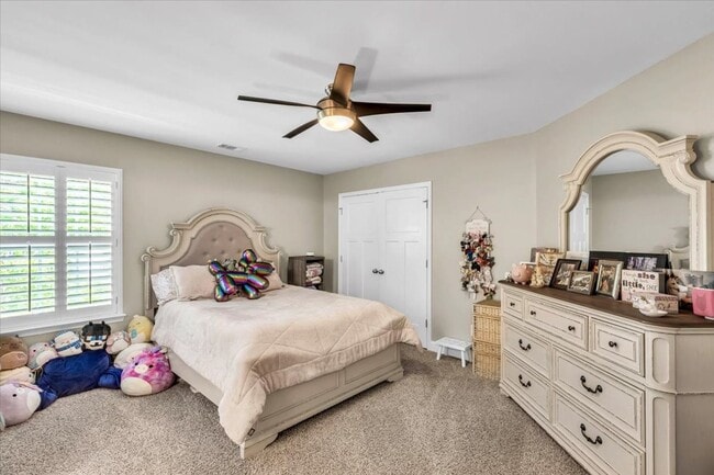 Building Photo - Gorgeous 4 Bed/2.5 Bath in Waterways Township!