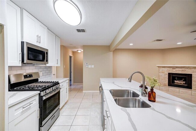 Building Photo - 25507 Glen Loch Dr