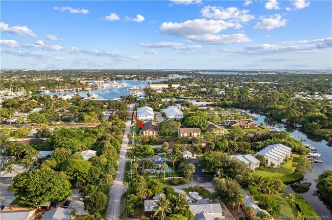 Building Photo - 4885 SE Capstan Ave