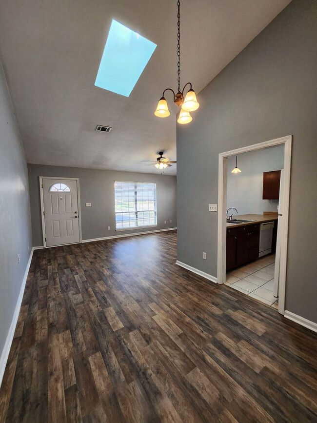 Building Photo - Updated 2 bedroom duplex with all wood flo...