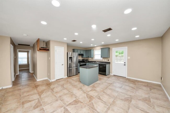 Building Photo - 4106 Falling Trace Ln
