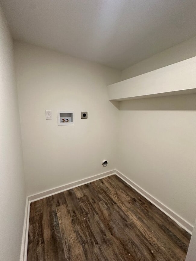 Building Photo - 1604 McCall Dr
