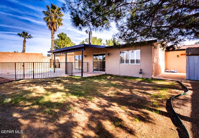 Building Photo - 5572 Fernwood Cir