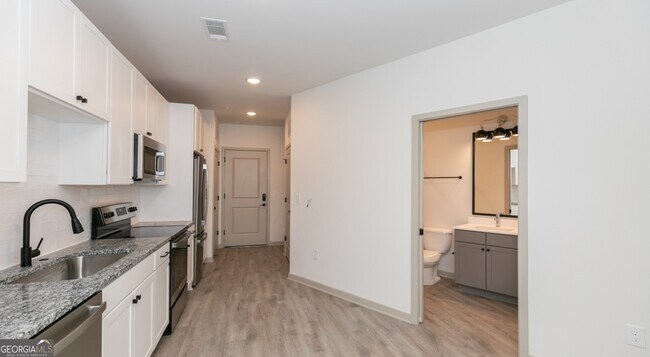 Building Photo - 2250 Oak Rd SW