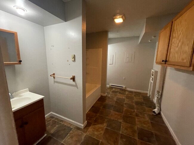 Building Photo - 201 W Main St