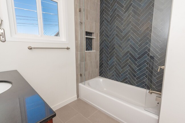 Building Photo - Beautifully Remodeled 2 Bed/1Bath Home with Ocean and Bay Glimpses in Ocean Beach!