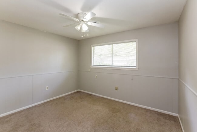 Building Photo - 3 Bedroom Jackson Home
