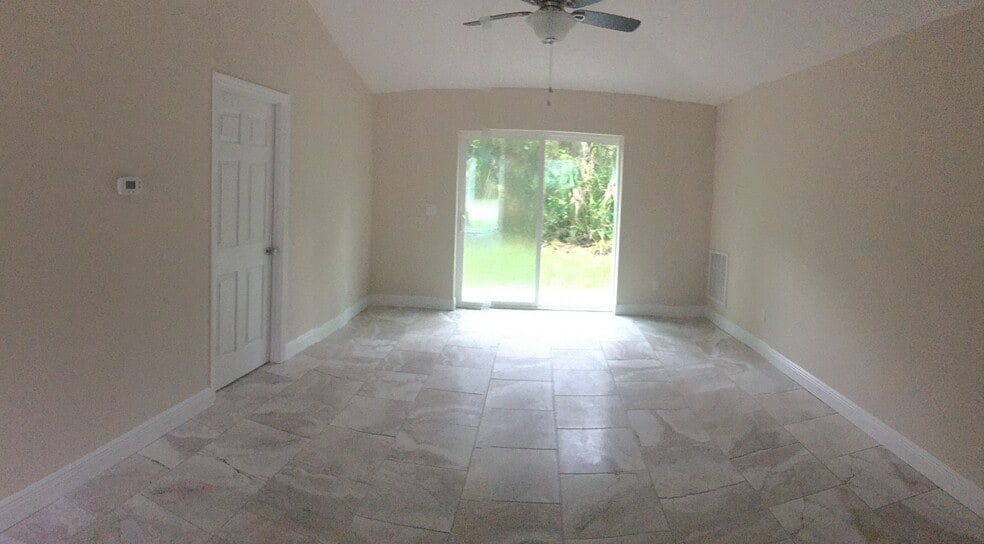 Living/Dining room - 810 E Gottsche Ave