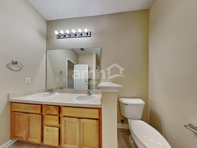 Building Photo - 521 Amsonia Cir