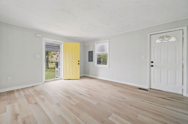 Building Photo - 1512 Rolfe Pl