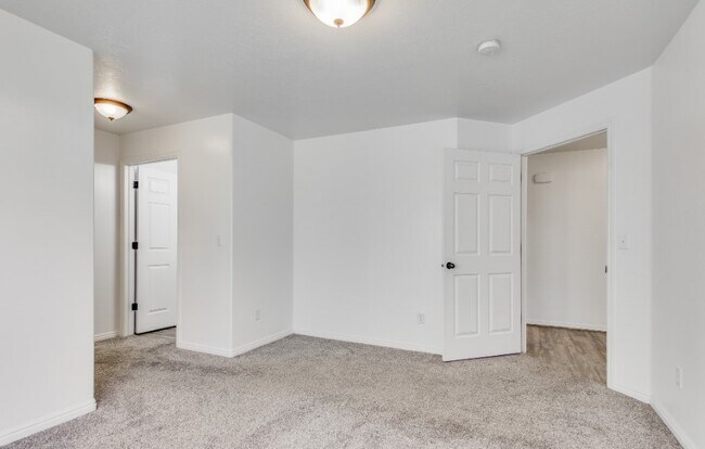 Building Photo - 467 S 2550 W