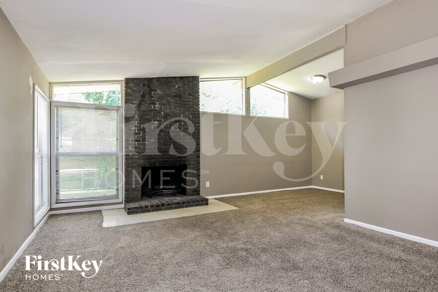 Building Photo - 2420 Cherry