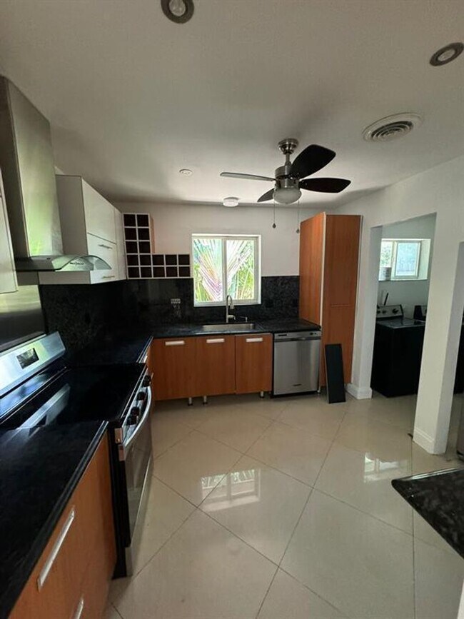 Building Photo - 4411 NE 15th Way