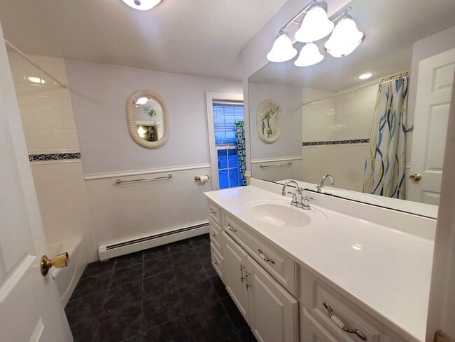 Building Photo - Winter Rental: Available Oct. 1-May 31 (Ut...