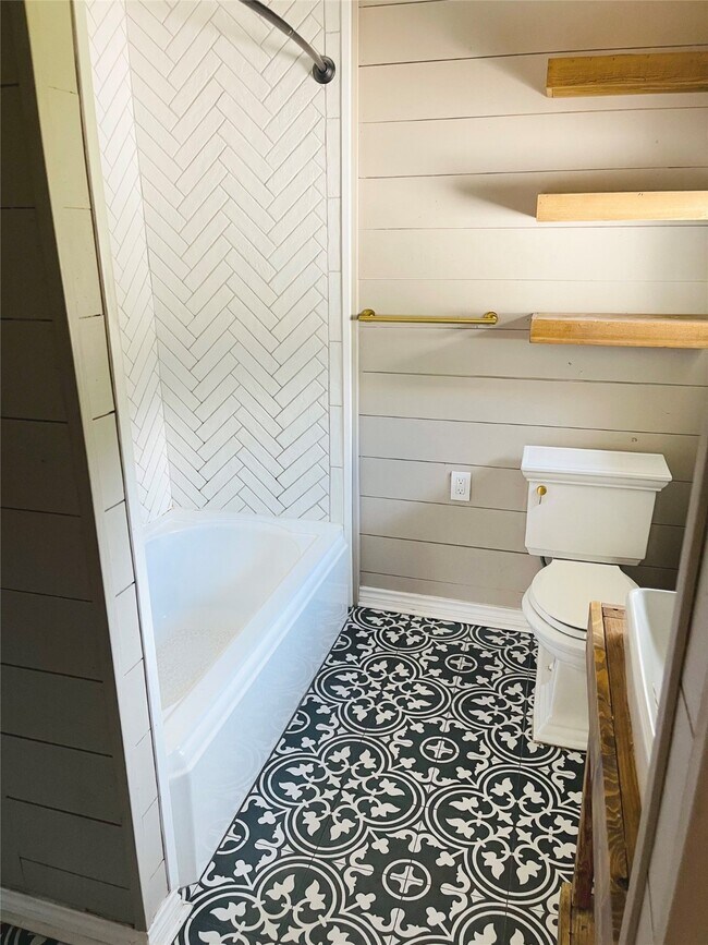 Building Photo - 4709 Lido Ln