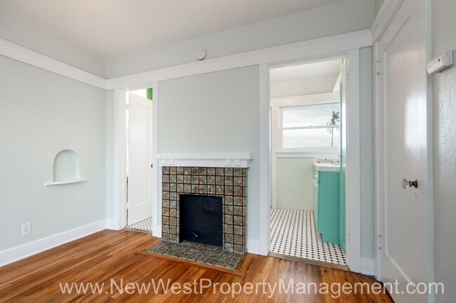 Building Photo - Charming Sherman Heights Studio, Small Pet OK!