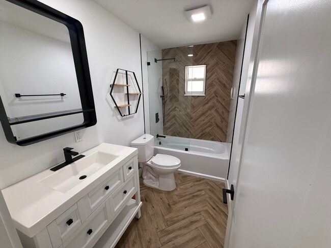 Building Photo - 5814 SE Orange Blossom Trail