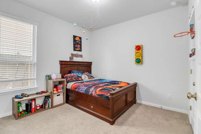 Building Photo - "Charming 3-Bedroom San Antonio Home with Granite Elegance - 1854 Sq Ft of Comfort!"