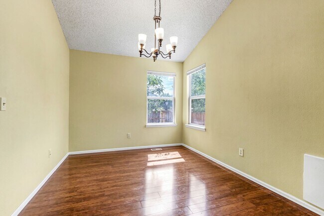 Building Photo - Spacious Home in Castle Rock