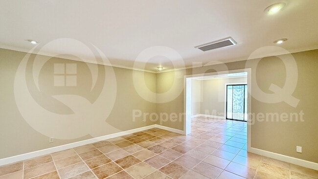 Building Photo - 3821 S Kenwood Ln