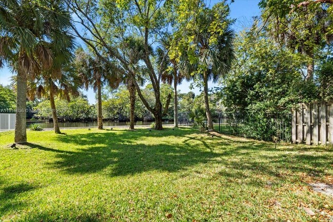 Building Photo - 413 NW 23rd Ave