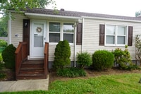 Building Photo - 67 Swan St