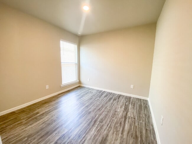 Building Photo - Adorable, 3/2/1 duplex in North Lubbock!