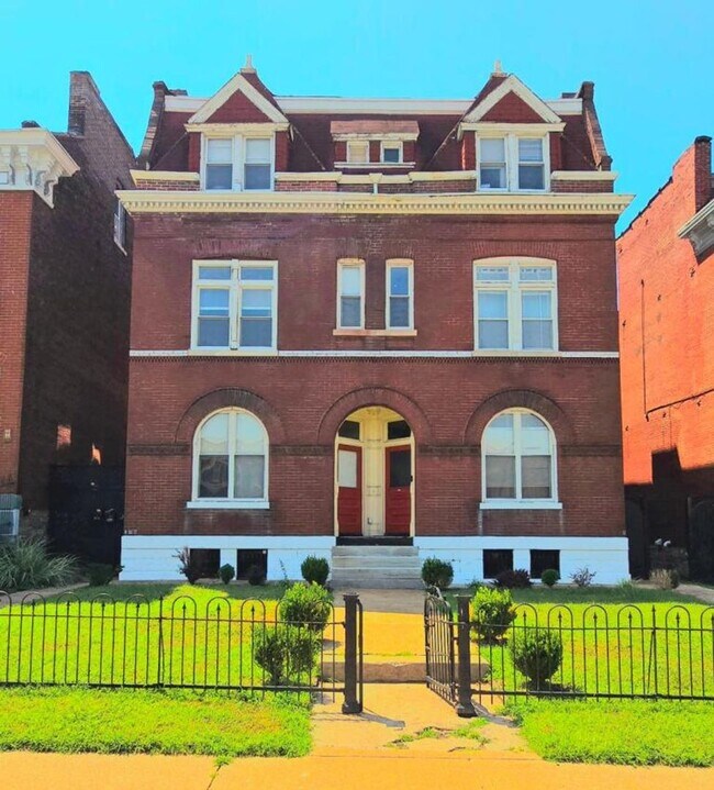 Primary Photo - 2146-2148 Victor St.