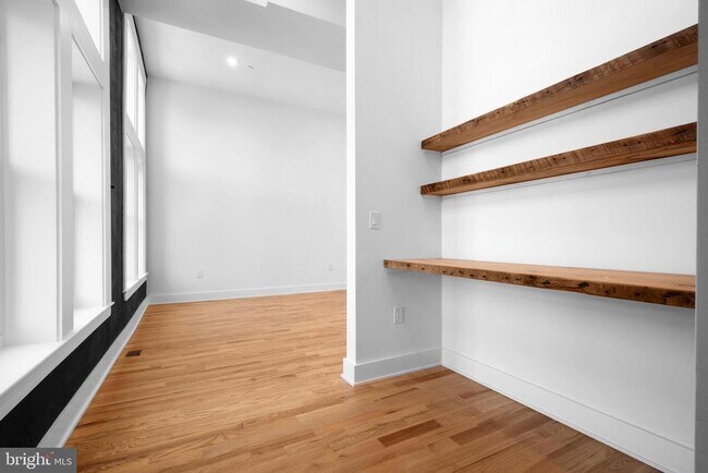 Building Photo - 1221 N 4th St