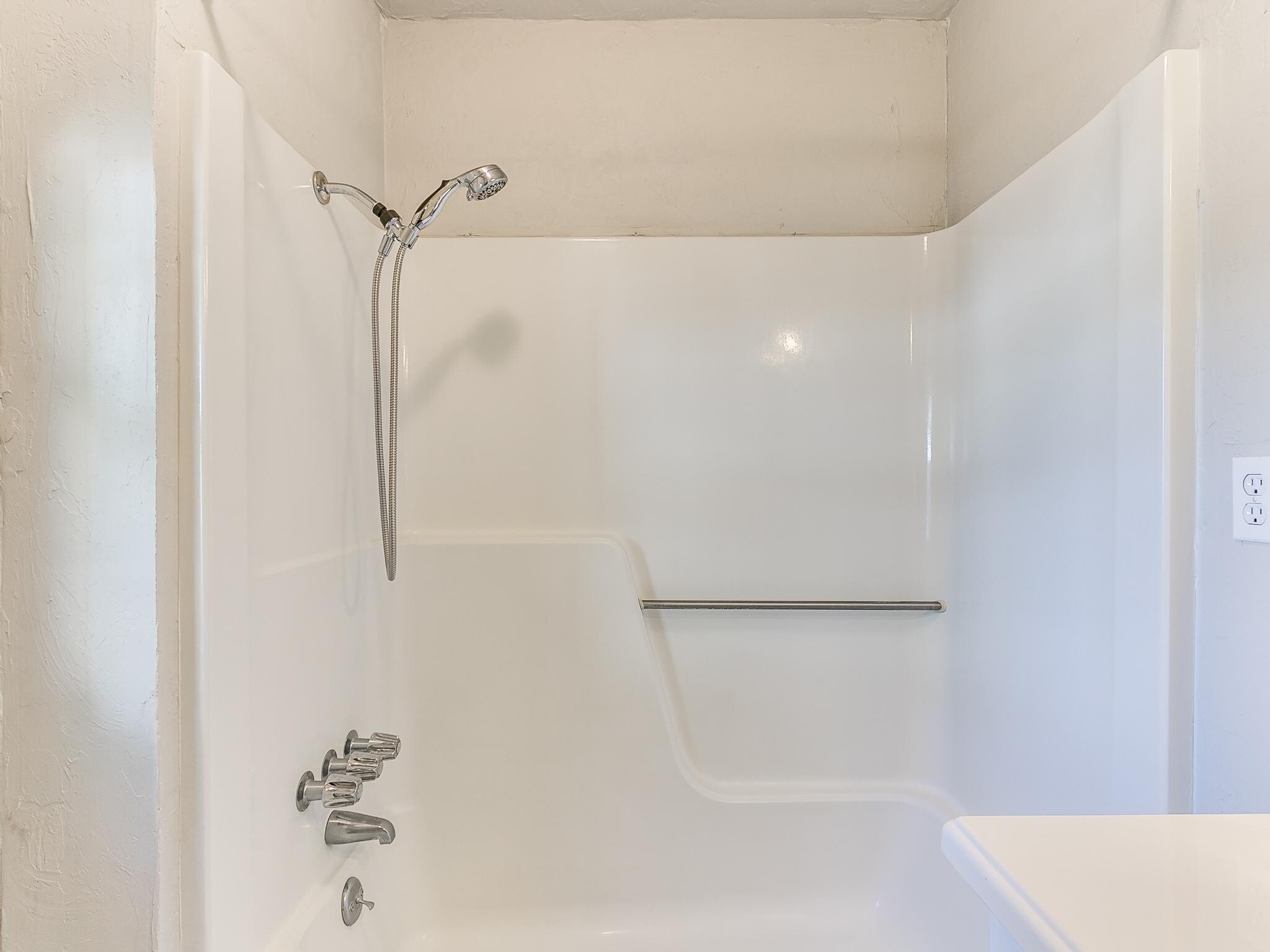 Building Photo - 703 Dakota St