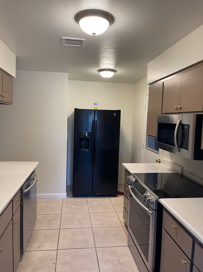 Building Photo - 1392 W Orchid Pl