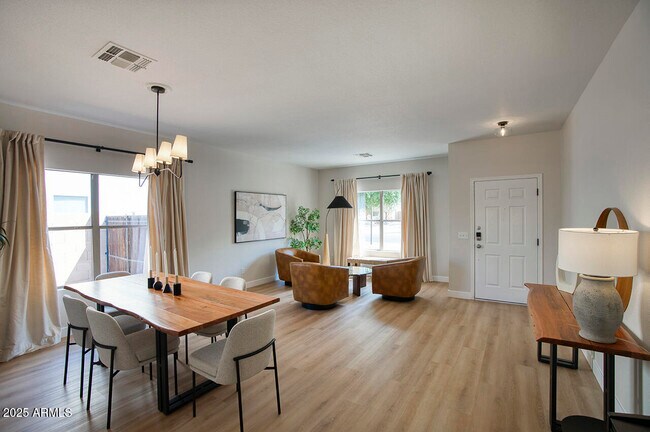 Building Photo - 1302 E Milada Dr