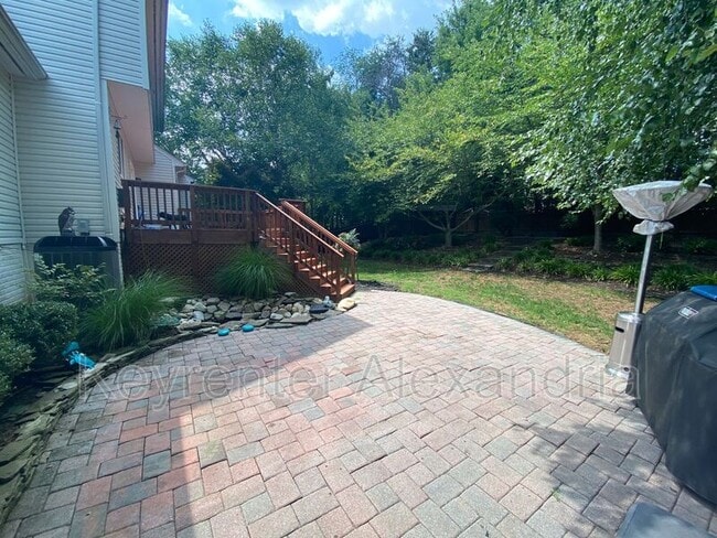 Building Photo - 20 Boulder Dr