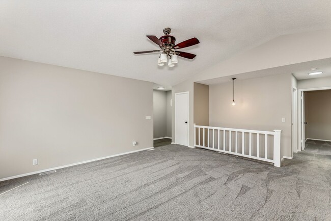 Building Photo - WEST Side Duplex for rent! Spacious 3 bed/2 bath duplex for rent