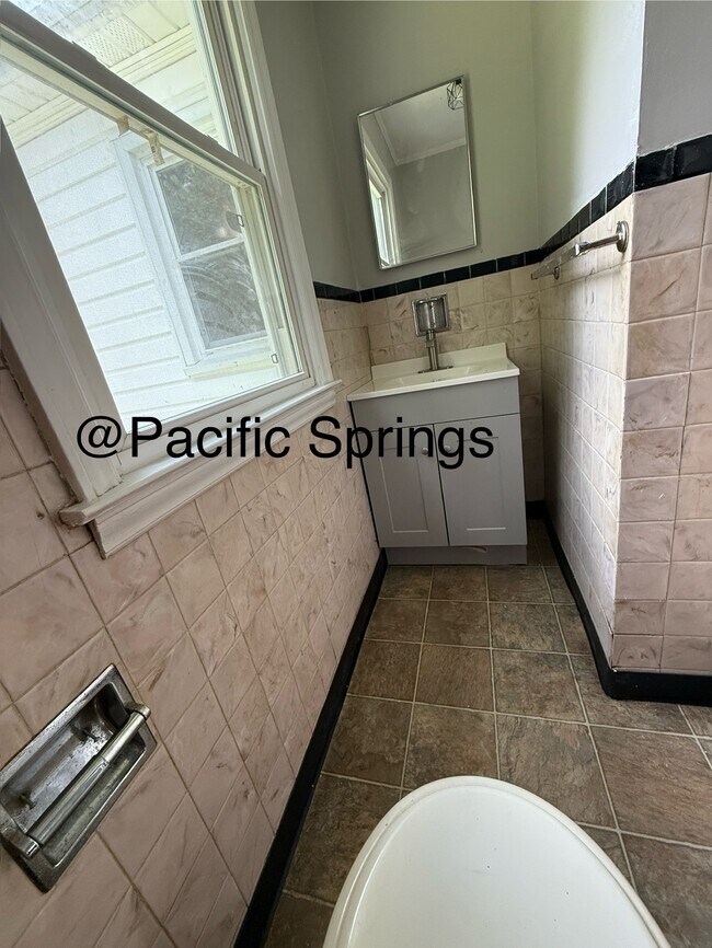 Bathroom - 927 S Church St