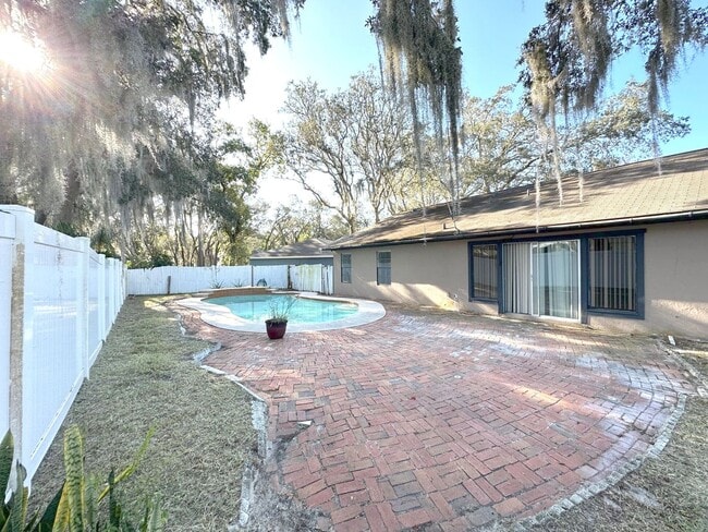 Building Photo - Charming 3-Bedroom Pool Home on a Quiet Cul-de-Sac in Rosemont