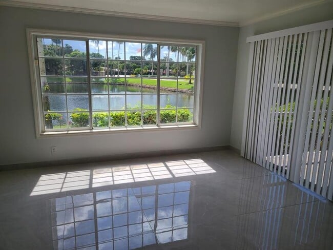 Building Photo - 13851 Oneida Dr