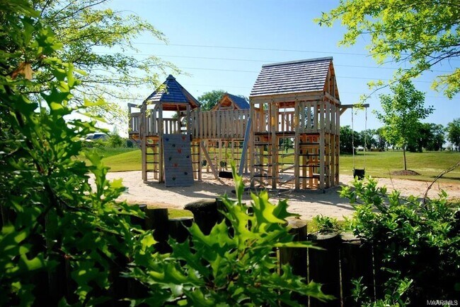 Building Photo - 3900 Turning Leaf Loop