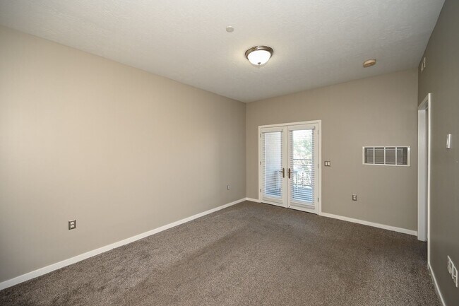 Building Photo - Stunning Condo in Excellent Salt Lake Loca...