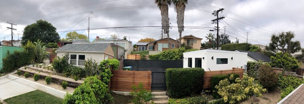 Building Photo - 3527 Greenfield Ave