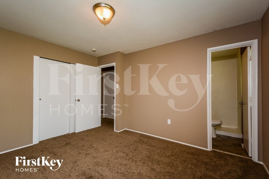 Building Photo - 3065 Parker Rd
