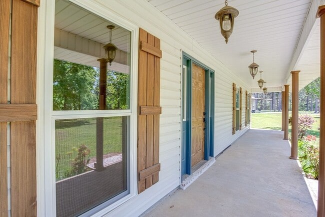 Building Photo - 12525 Indian Springs Rd