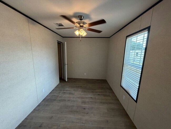 Building Photo - 131 Lakeside Garden Cir