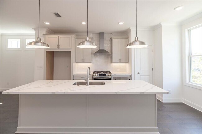 Building Photo - 530 Healy Dr