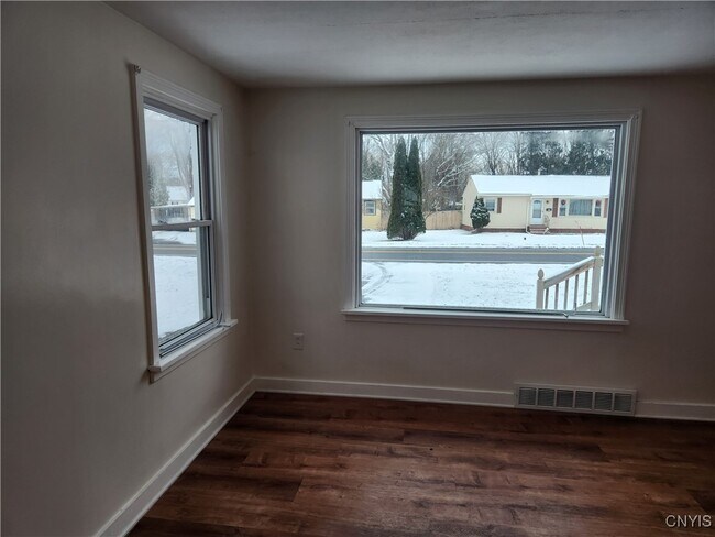 Building Photo - 437 Church St